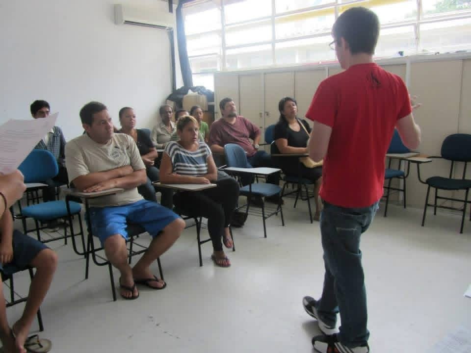 Rafael Milanesi em aula de ação social